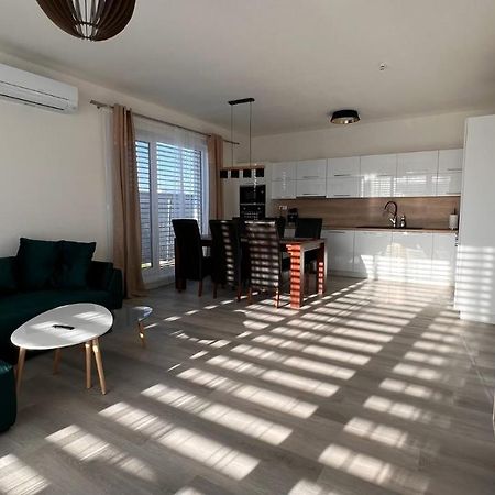 Klimatizovany Apartmanovy Dom S Virivkou, 9B Villa Janosikova Dış mekan fotoğraf