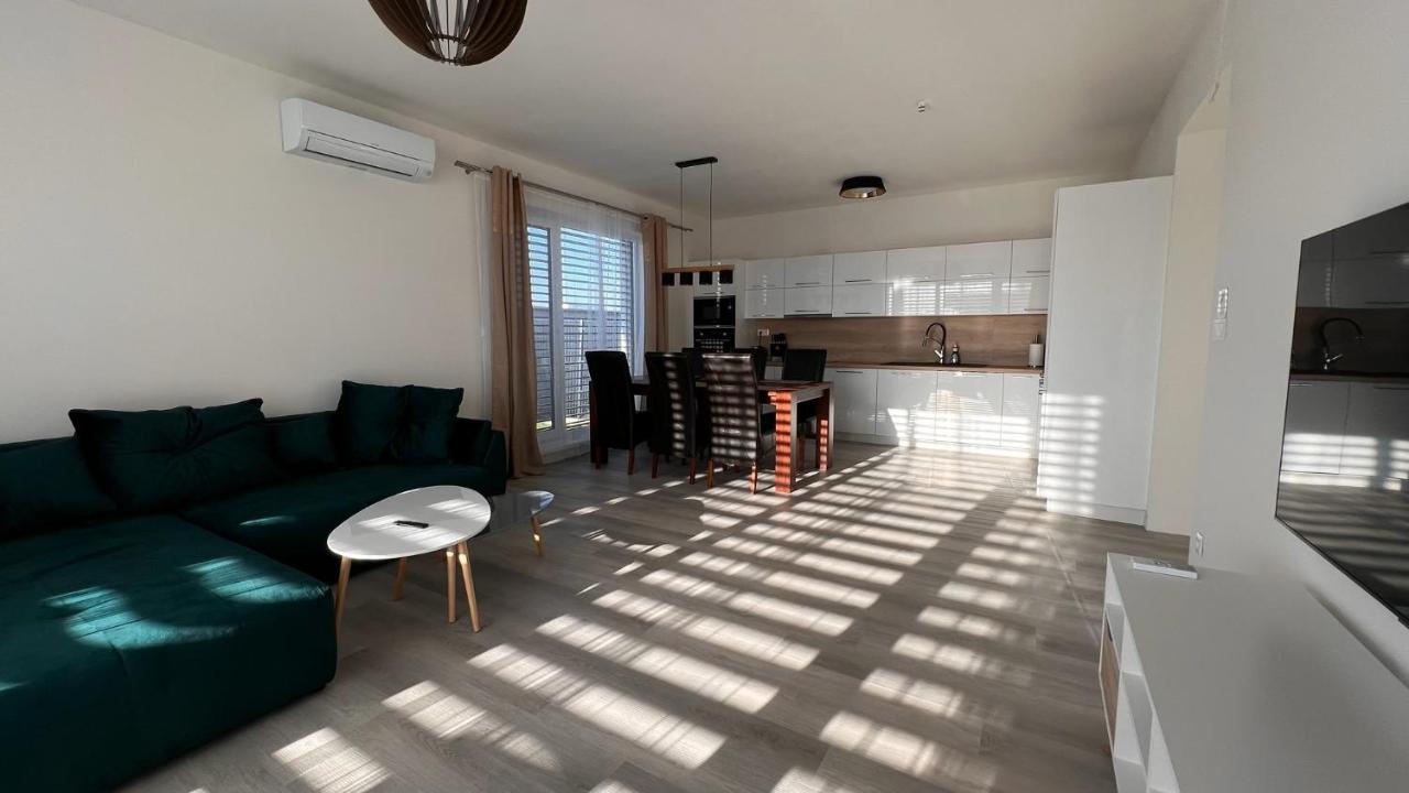 Klimatizovany Apartmanovy Dom S Virivkou, 9B Villa Janosikova Dış mekan fotoğraf