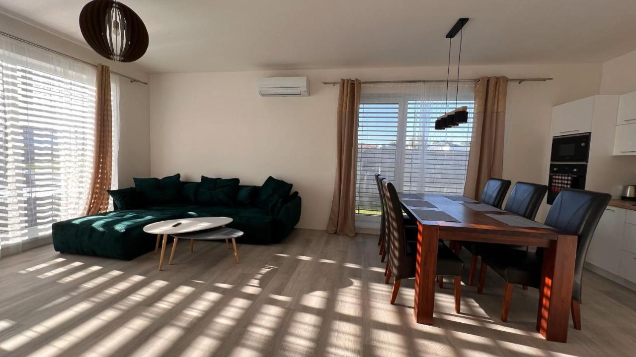 Klimatizovany Apartmanovy Dom S Virivkou, 9B Villa Janosikova Dış mekan fotoğraf