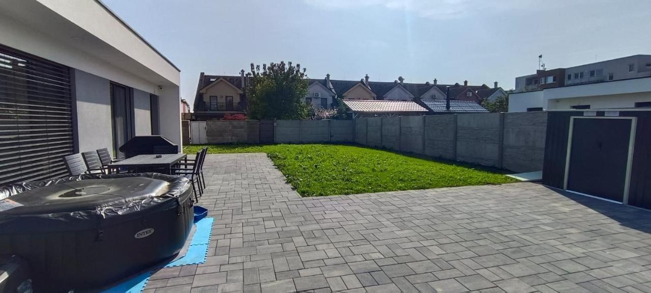 Klimatizovany Apartmanovy Dom S Virivkou, 9B Villa Janosikova Dış mekan fotoğraf